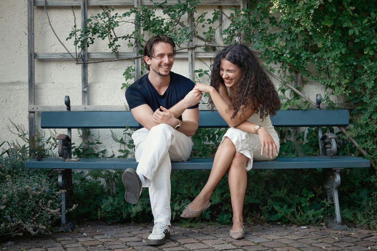 Date Witheye Open Dating with an Open Heart (and a Wise Mind) – Good Things Publications
